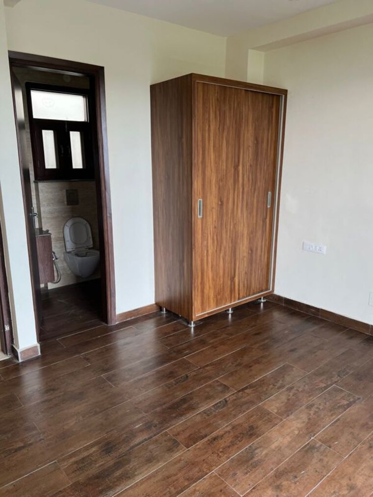 Room, sector 46 4 Bedroom 280 Sq.Yd. Builder Floor In Sector 46 Gurgaon 10219125