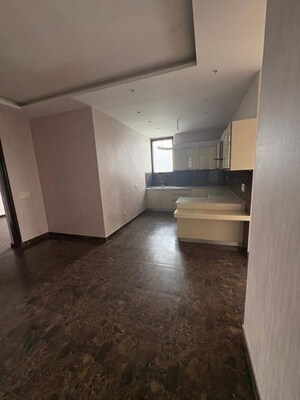 Room in 4 BHK Builder Floor at Sector 46 – for Sale