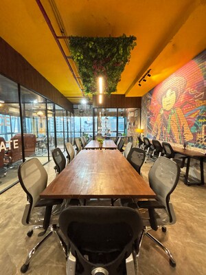  Co-working Space For Rent in Lokhandwala Complex