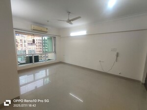 Room in 3 BHK Apartment at K Raheja Vistas, Powai – for Rent