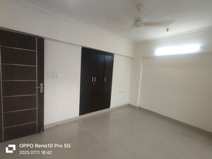 Room in 3 BHK Apartment at K Raheja Vistas, Powai – for Rent