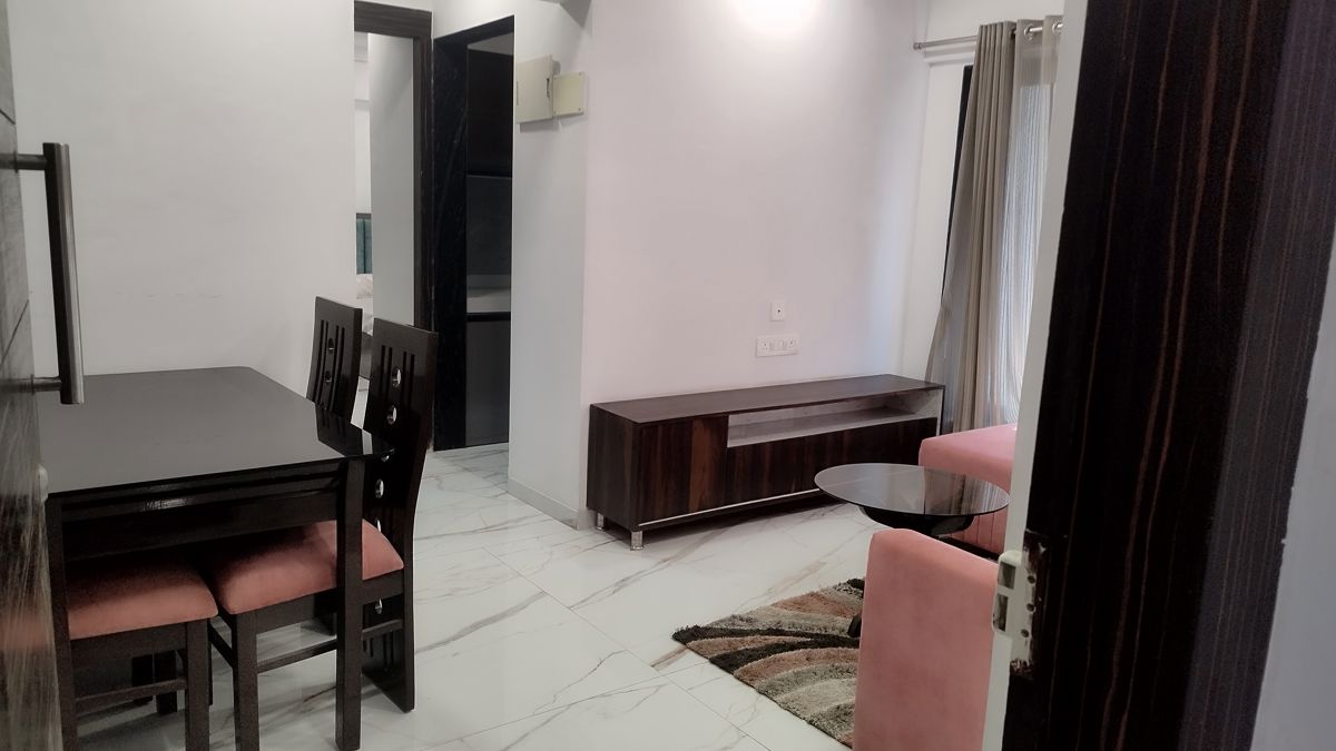 2 BHK 1010 Sq.Ft. Apartment in RNA NG Aroma