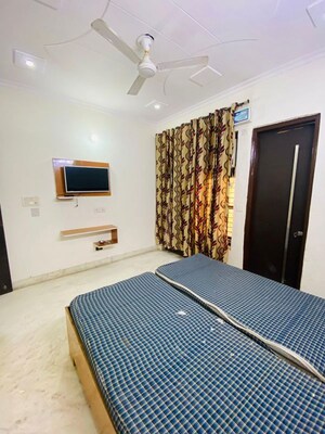 Bedroom in 3 BHK Builder Floor at Sector 46 – for Rent