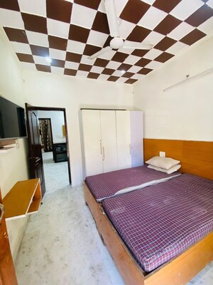 Team Area in 3 BHK Builder Floor at Sector 46 – for Rent