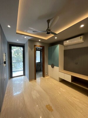 Room in 3 BHK Apartment at Uppal Gurgaon 99, Sector 99 – for Rent