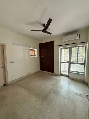 Room in 2 BHK Apartment at Unitech Rakshak, Sector 41 – for Rent