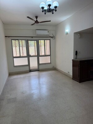 Room in 2 BHK Apartment at Unitech Rakshak, Sector 41 – for Rent