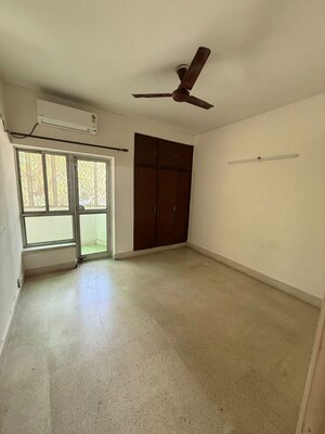Room in 2 BHK Apartment at Unitech Rakshak, Sector 41 – for Rent