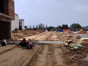 Parking in 4 BHK Builder Floor at Chandan Hola – for Sale