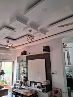 Room in 5 BHK Apartment at Sector 12 Dwarka – for Sale