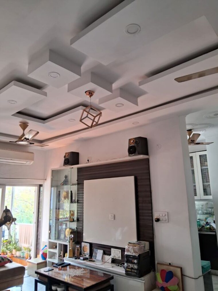 Room, sector 12 dwarka 5 Bedroom 1650 Sq.Ft. Apartment In Sector 12 Dwarka Delhi 10219452