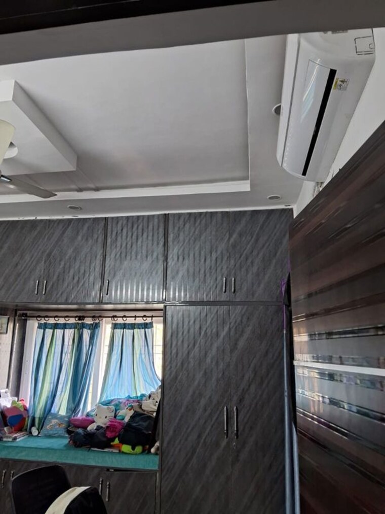 Room, sector 12 dwarka 5 Bedroom 1650 Sq.Ft. Apartment In Sector 12 Dwarka Delhi 10219452