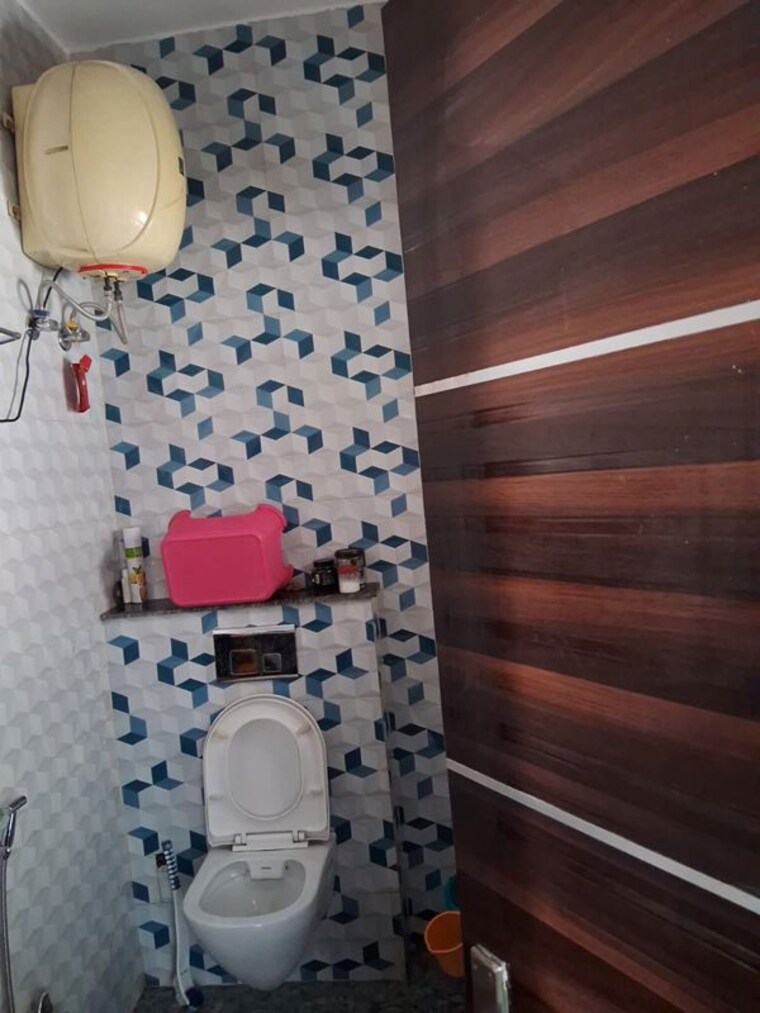 Bathroom, sector 12 dwarka 5 Bedroom 1650 Sq.Ft. Apartment In Sector 12 Dwarka Delhi 10219452