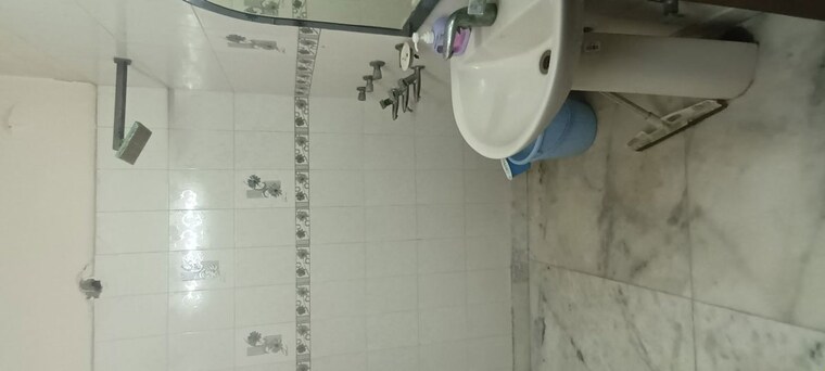 Bathroom, sector 16 1 Bedroom 850 Sq.Ft. Independent House In Sector 16 Faridabad 10219725