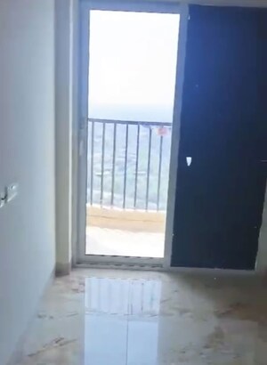 Room in 2 BHK Apartment at SKA Metro Ville, Eta Ii Greater Noida – for Rent