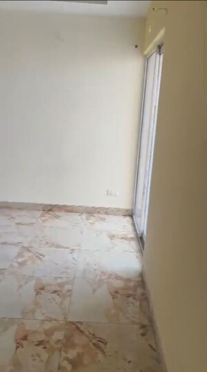 Room in 2 BHK Apartment at SKA Metro Ville, Eta Ii Greater Noida – for Rent