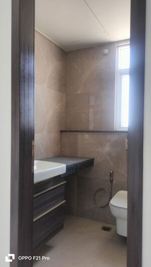 Bathroom in 3.5 BHK Builder Floor at Smart World Orchard, Sector 61 – for Rent