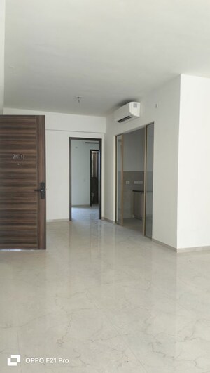 Room in 3.5 BHK Builder Floor at Smart World Orchard, Sector 61 – for Rent