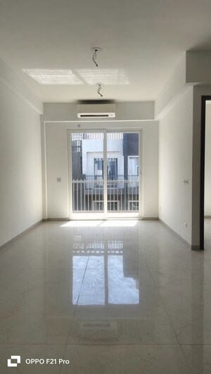 Room in 3.5 BHK Builder Floor at Smart World Orchard, Sector 61 – for Rent