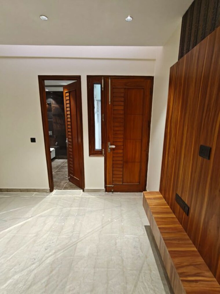 Room, sector 7 dwarka 3.5 Bedroom 1800 Sq.Ft. Apartment In Sector 7 Dwarka Delhi 10220055