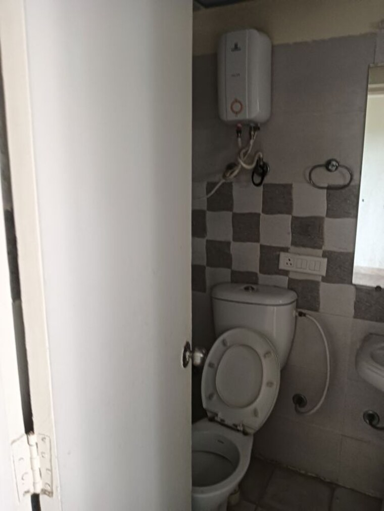Bathroom, gaur-yamuna-city 3 Bedroom 1375 Sq.Ft. Apartment In Gaur Yamuna City Greater Noida 10220164