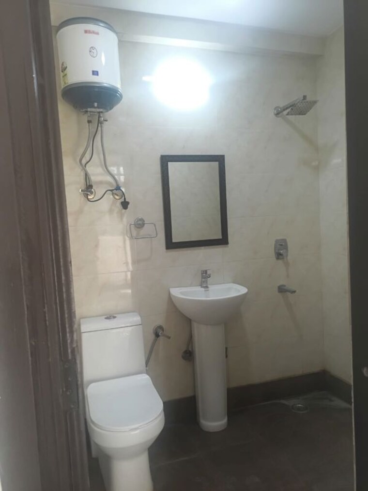 Bathroom, dwarka 3 Bedroom 1600 Sq.Ft. Apartment In Dwarka Delhi 10220237