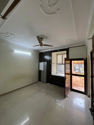 Room in 4 BHK Apartment at Sector 5 Dwarka – for Sale