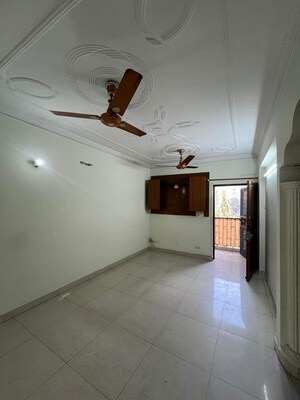 Room in 4 BHK Apartment at Sector 5 Dwarka – for Sale