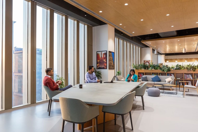 Team Area, max-towers Commercial Office Space 807 Sq.Ft. In Sector 16b Noida 9540242