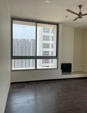Room in 2 BHK Apartment at Piramal Vaikunth, Balkum Pada – for Rent