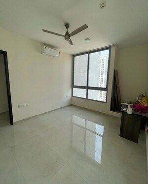 Room in 2 BHK Apartment at Piramal Vaikunth, Balkum Pada – for Rent