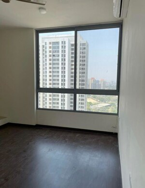 Room in 2 BHK Apartment at Piramal Vaikunth, Balkum Pada – for Rent