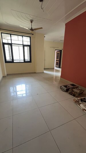 Room in 3 BHK Apartment at Gaur Green City, Indrapuram – for Rent