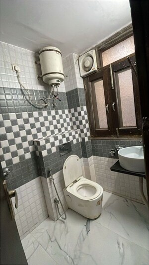 Master Bedroom in 1 BHK Builder Floor at Vipul Square, Sushant Lok I – for Rent