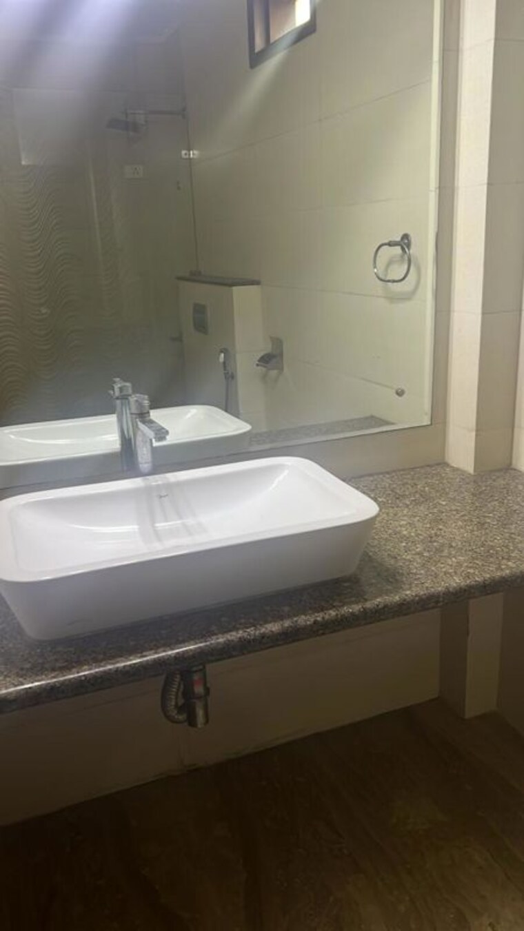 Bathroom, lajpat nagar ii 2 Bedroom 1000 Sq.Ft. Builder Floor In Lajpat Nagar ii Delhi 10220625