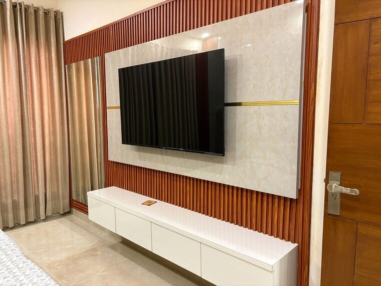 Room, sector 85 3 Bedroom 250 Sq.Yd. Apartment In Sector 85 Faridabad 10220423
