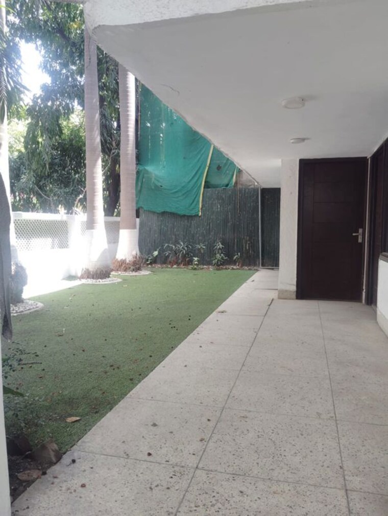 Exterior View, defence colony 3 Bedroom 2200 Sq.Ft. Builder Floor In Defence Colony Delhi 10220666