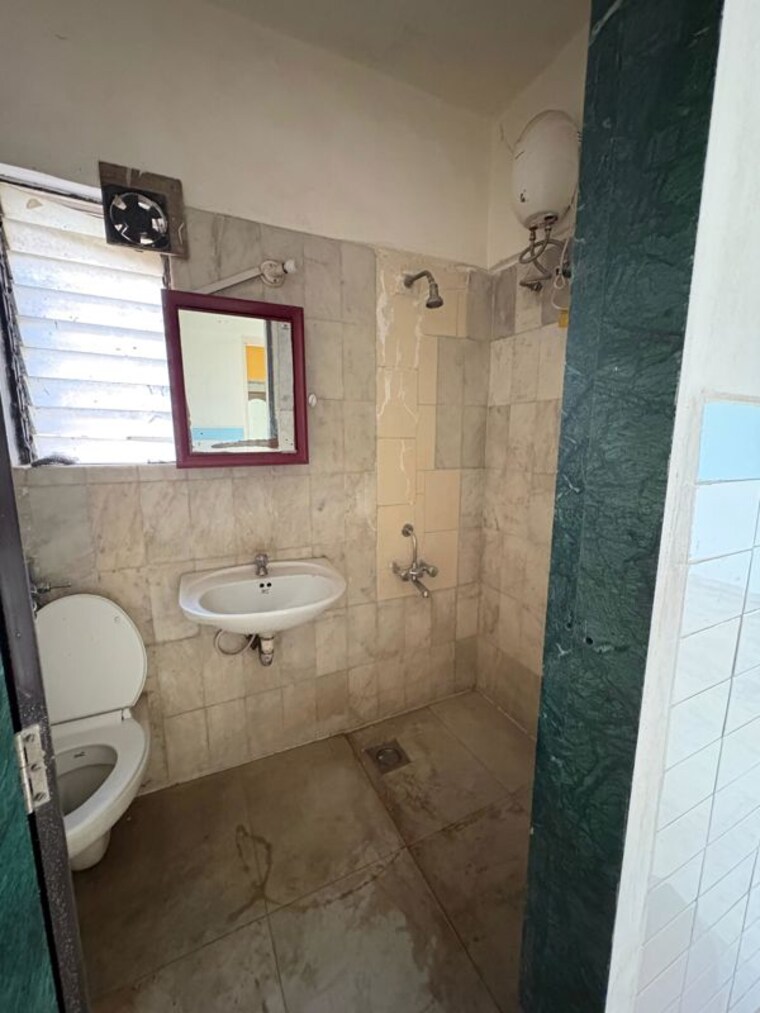 Bathroom, shami-vasant-vihar-chs-ltd 1 Bedroom 600 Sq.Ft. Apartment In Vasant Vihar Thane 10220684