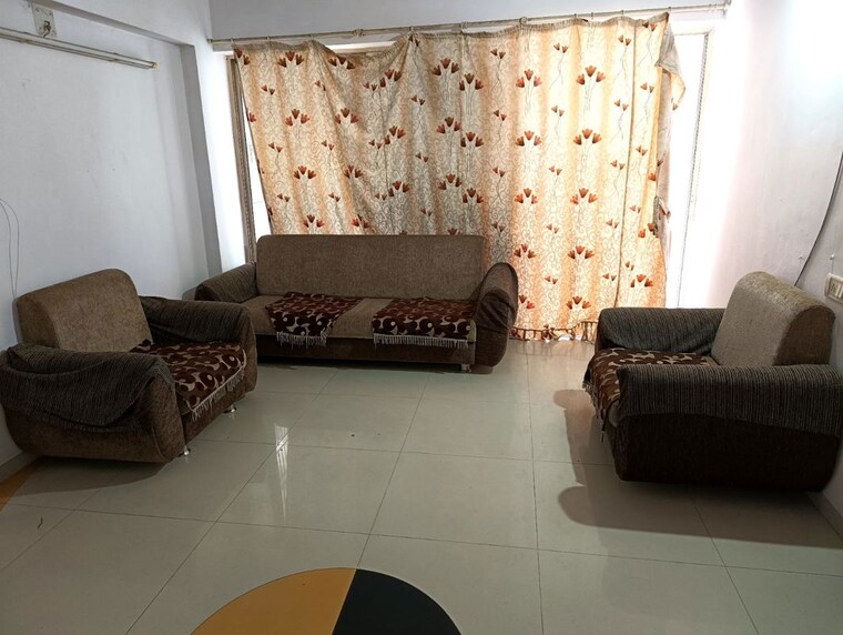 Living Room, satellite 1 Bedroom 90 Sq.Yd. Apartment In Satellite Ahmedabad 10218008
