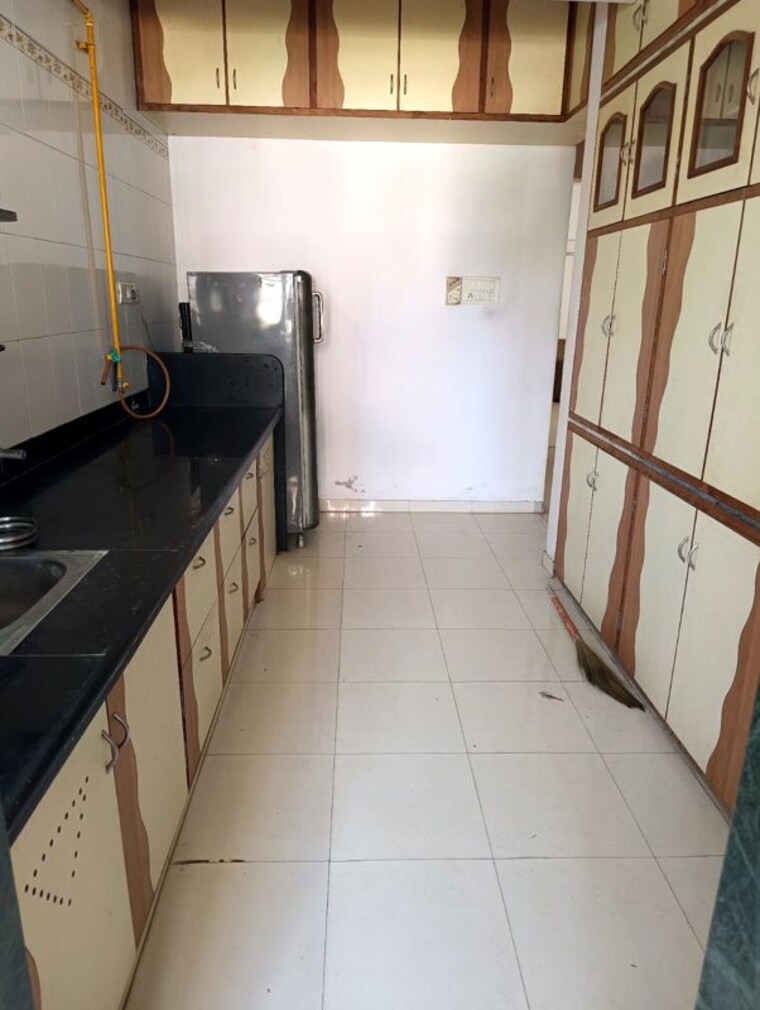 Kitchen, satellite 1 Bedroom 90 Sq.Yd. Apartment In Satellite Ahmedabad 10218008