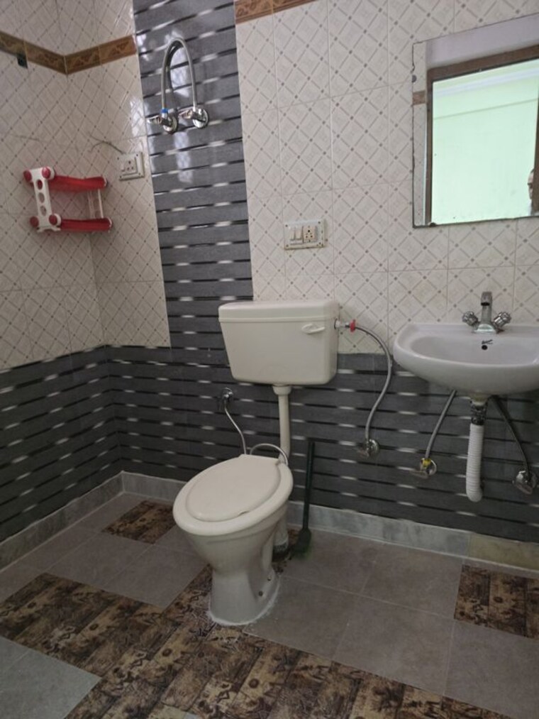Bathroom, ansal-plaza-gurgaon 2 Bedroom 1200 Sq.Ft. Builder Floor In Palam Vihar Gurgaon 10220747
