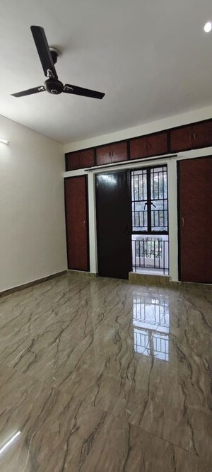Room in 3 BHK Apartment at Sector 5 Dwarka – for Sale