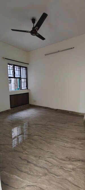 Room in 3 BHK Apartment at Sector 5 Dwarka – for Sale