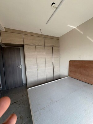 Room in 2 BHK Apartment at VS Royale 22, Vikhroli East – for Rent