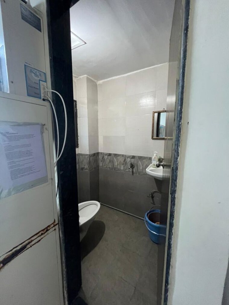 Washroom, panch pakhadi Commercial Office Space 300 Sq.Ft. In Panch Pakhadi Thane 10220827