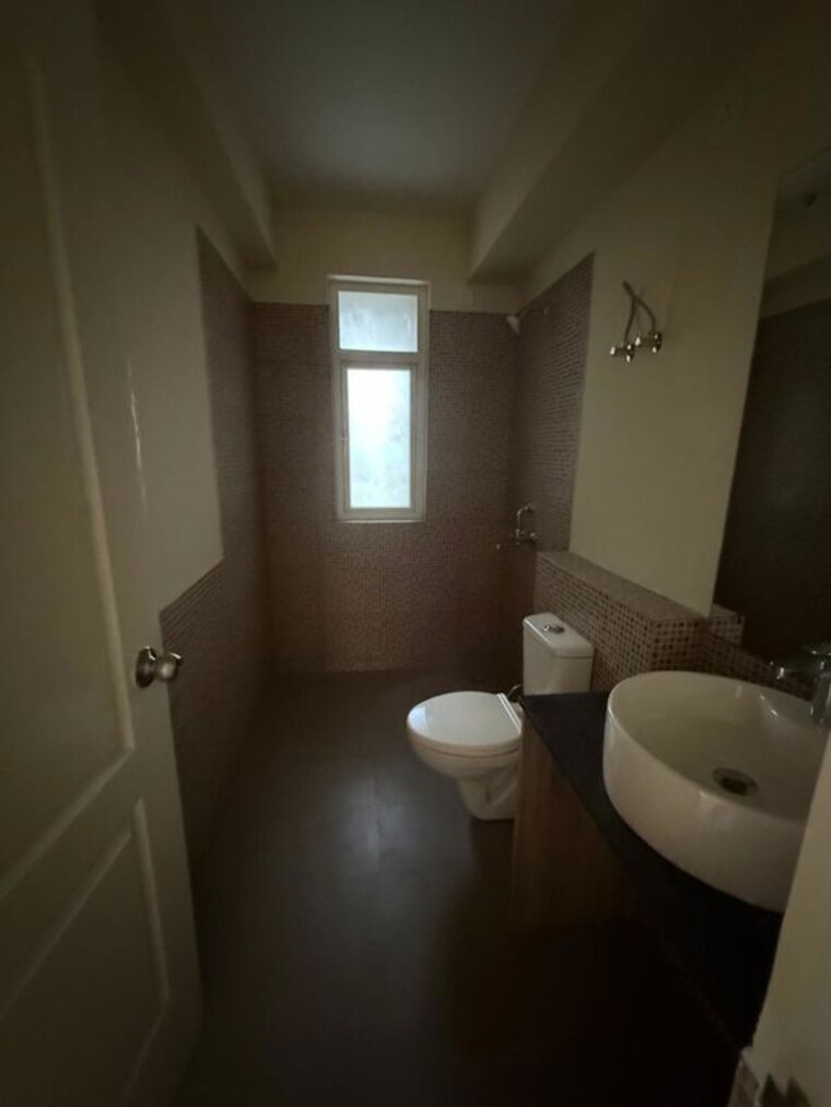 Bathroom, silverglades-the-melia 2.5 Bedroom 1425 Sq.Ft. Apartment In Sohna Sector 35 Gurgaon 10220881