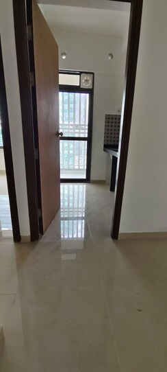 1 BHK + Extra Room Apartment For Rent in Lodha Vista