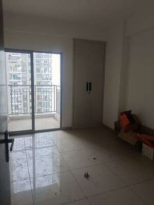 Room in 3 BHK Apartment at Gulshan Bellina, Sector 16 Greater Noida – for Rent