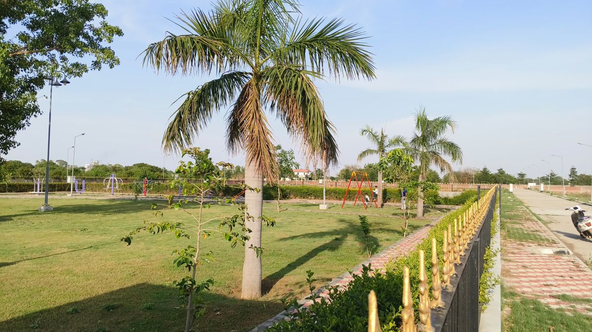 Plot For Sale in Swatantra Indraprastha Greens