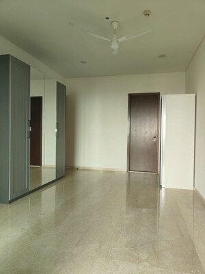 Room in 3 BHK Apartment at Lokhandwala Minerva Mahalaxmi, Mahalaxmi – for Rent